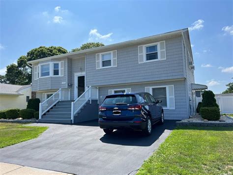 Houses for Rent in Ronkonkoma, NY .